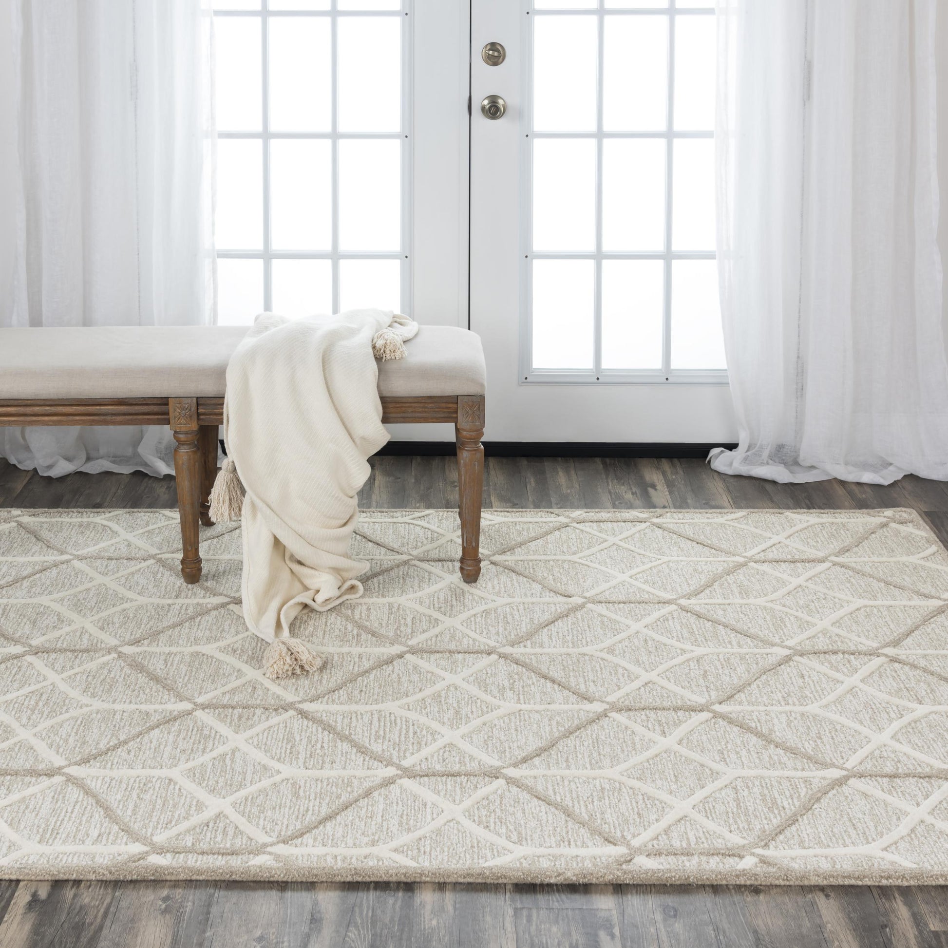 Ava rug in transitional style, 5' x 8'.