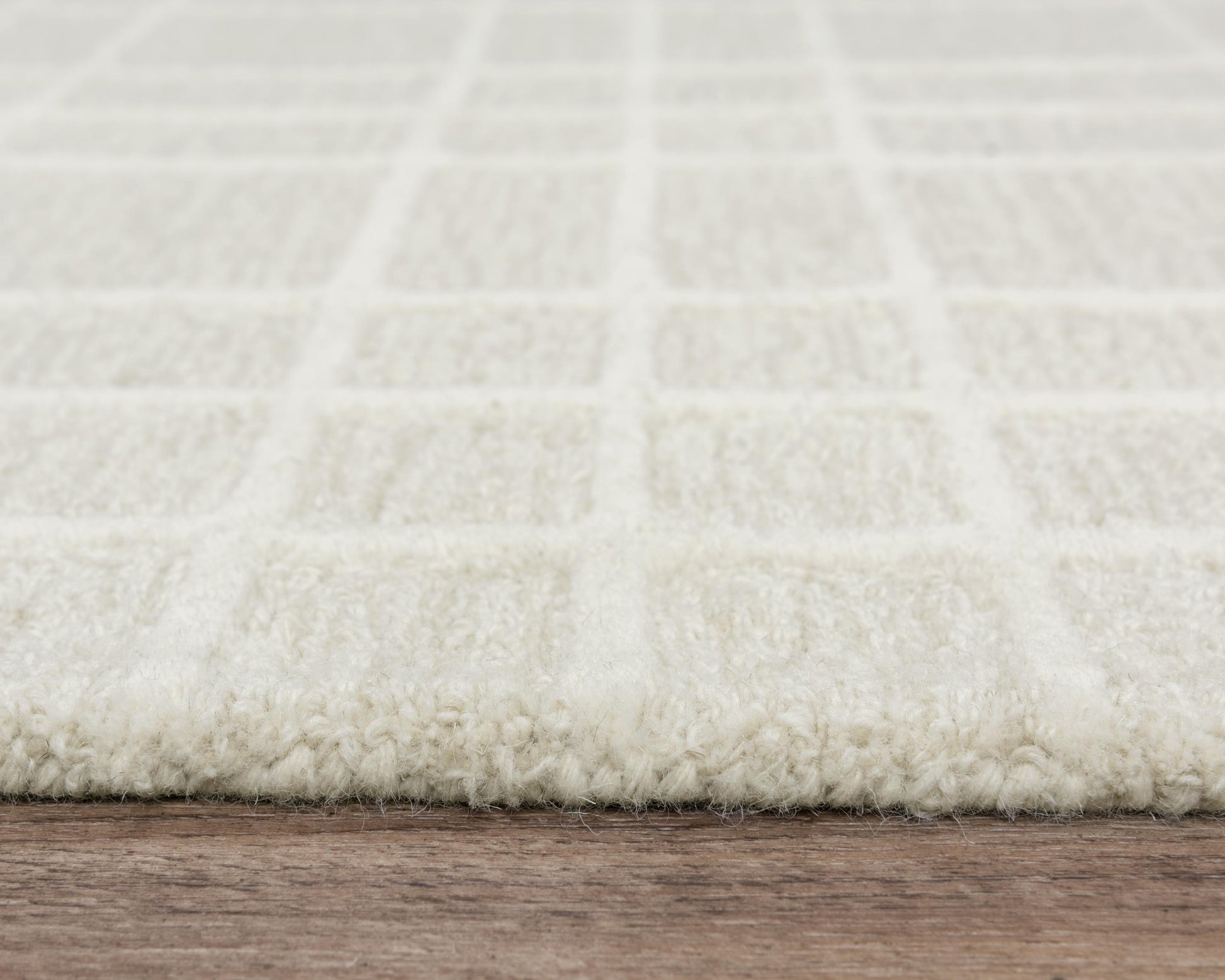 Contemporary rug, 2' x 8