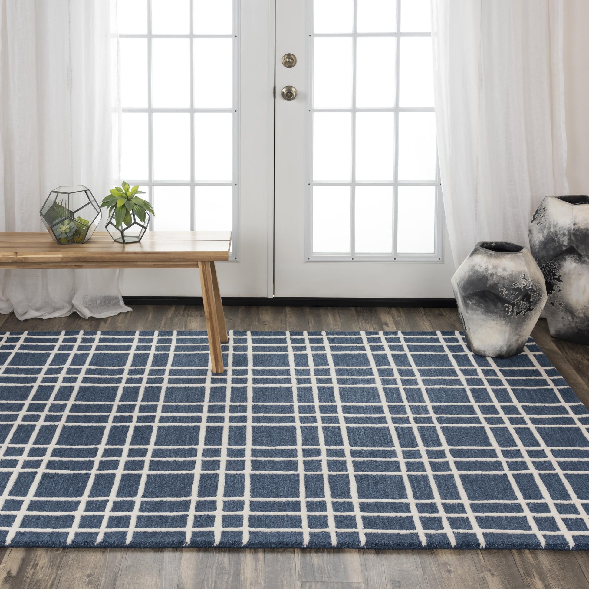 Contemporary area rug, 5' x 8'.