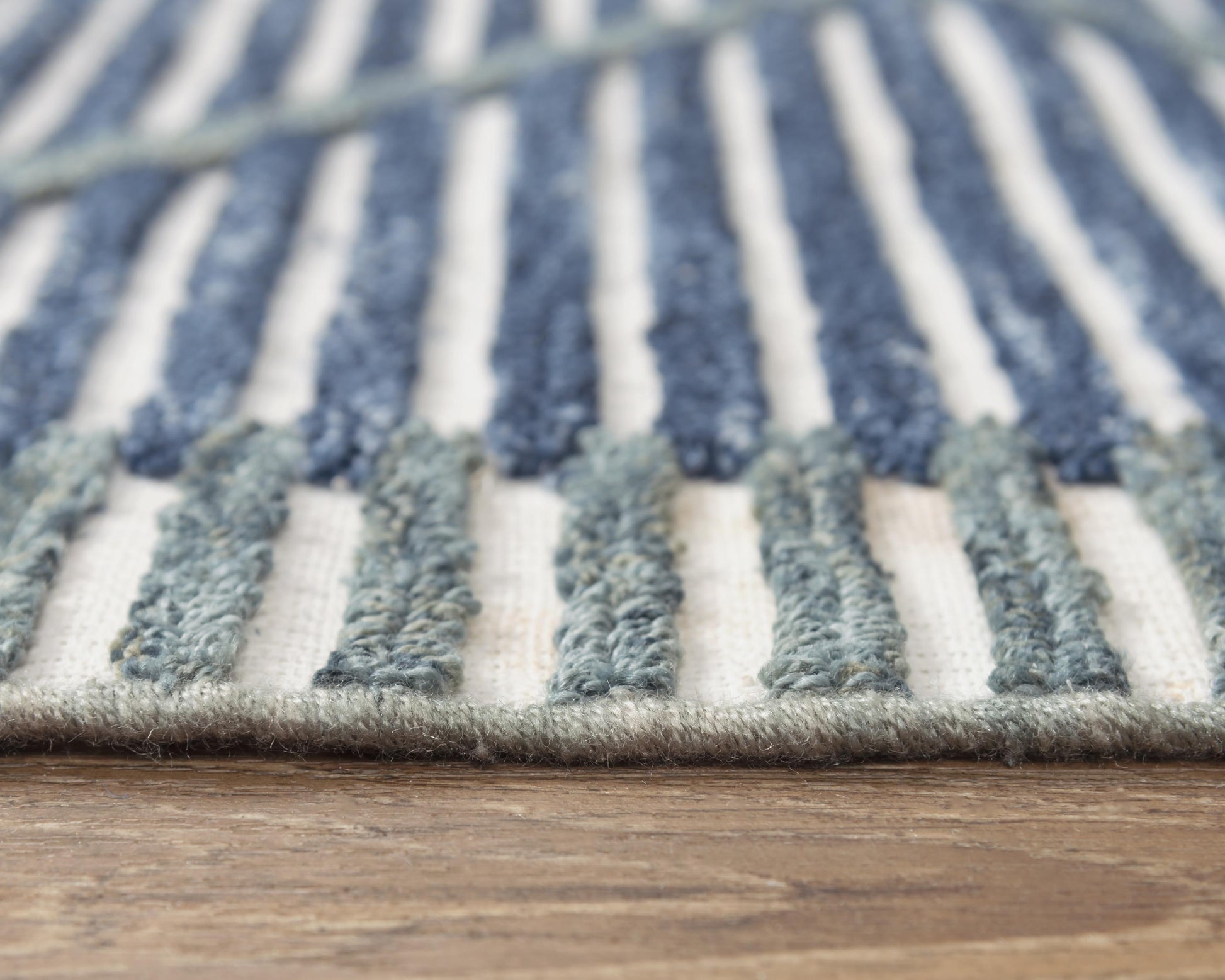 Contemporary rug, 5' x 8'.