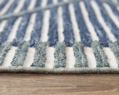Contemporary rug, 5' x 8'.