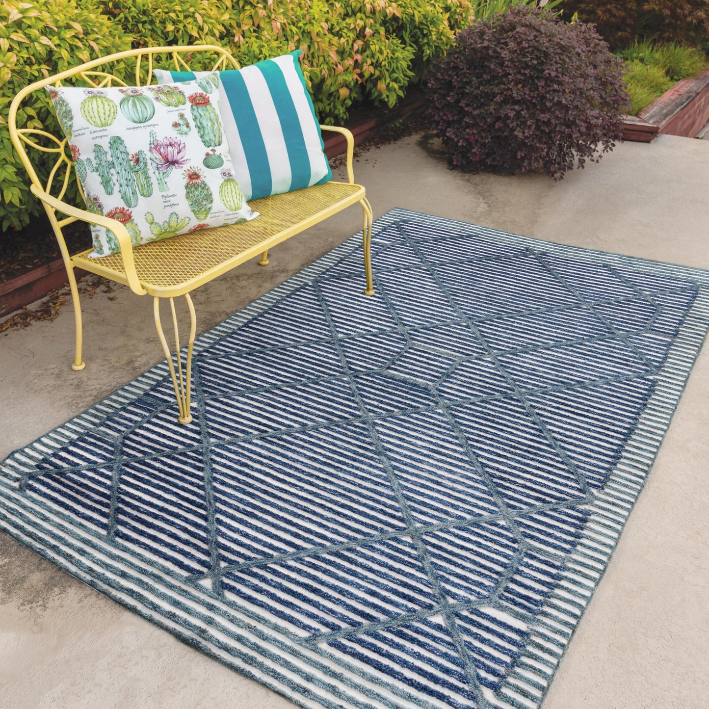 Vista Contemporary rug, 5' x 8'.