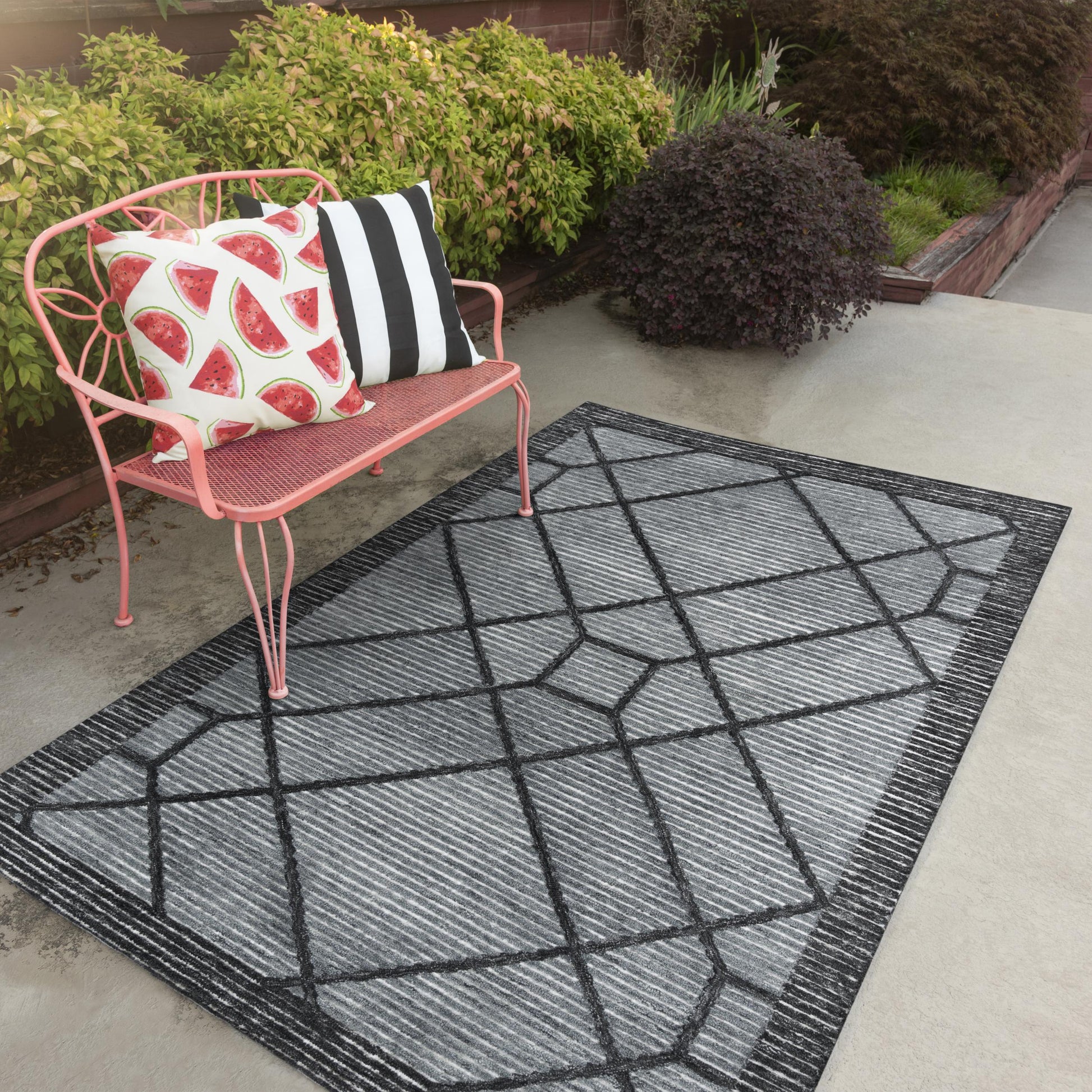 Contemporary rug, 8' x 10'.