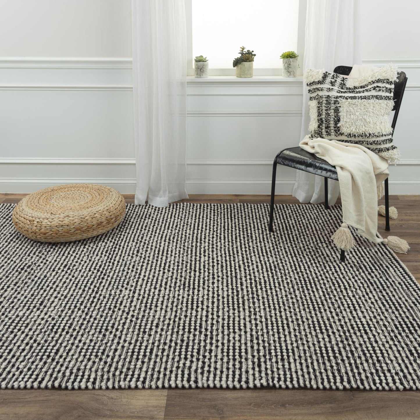 Casual 8' x 10' rug.
