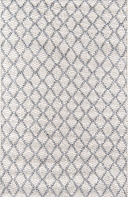 Natural rug with a beige base and blue-gray diamond lattice in a woven flat-weave.