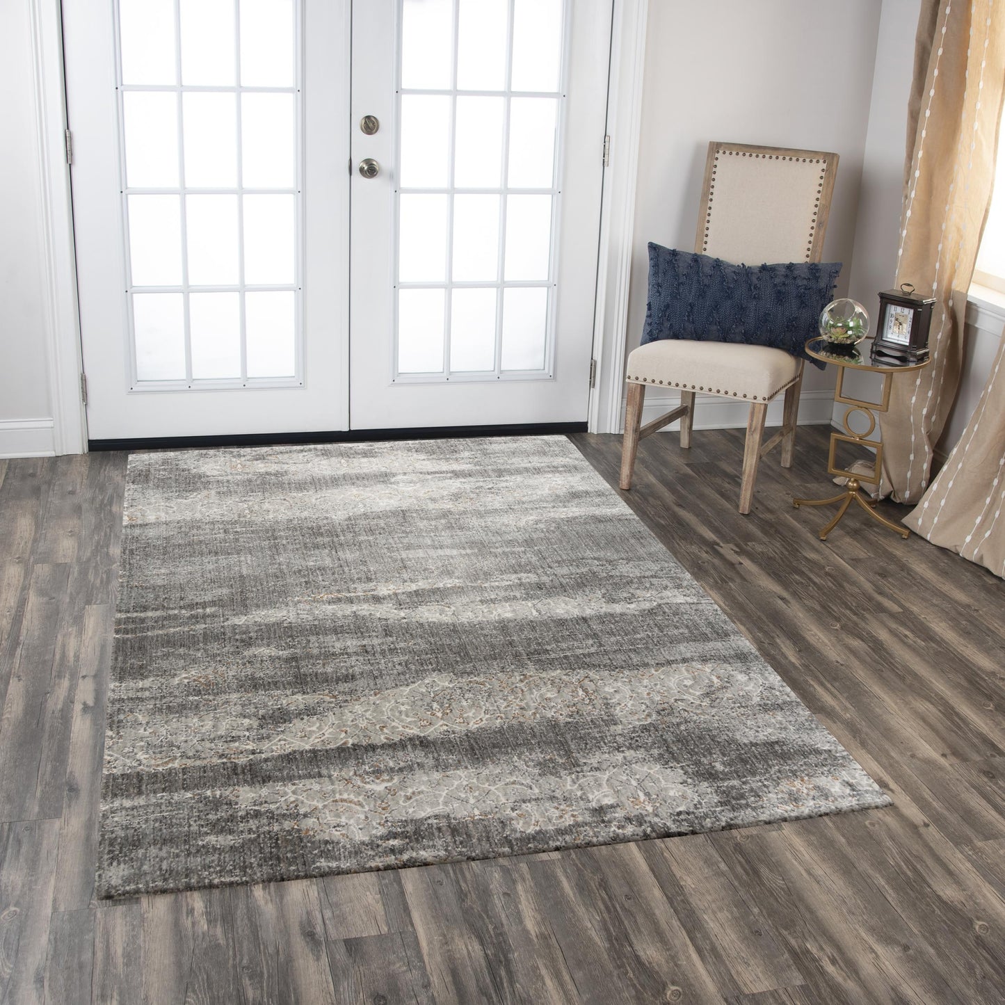 Contemporary rug, 10' x 13'.
