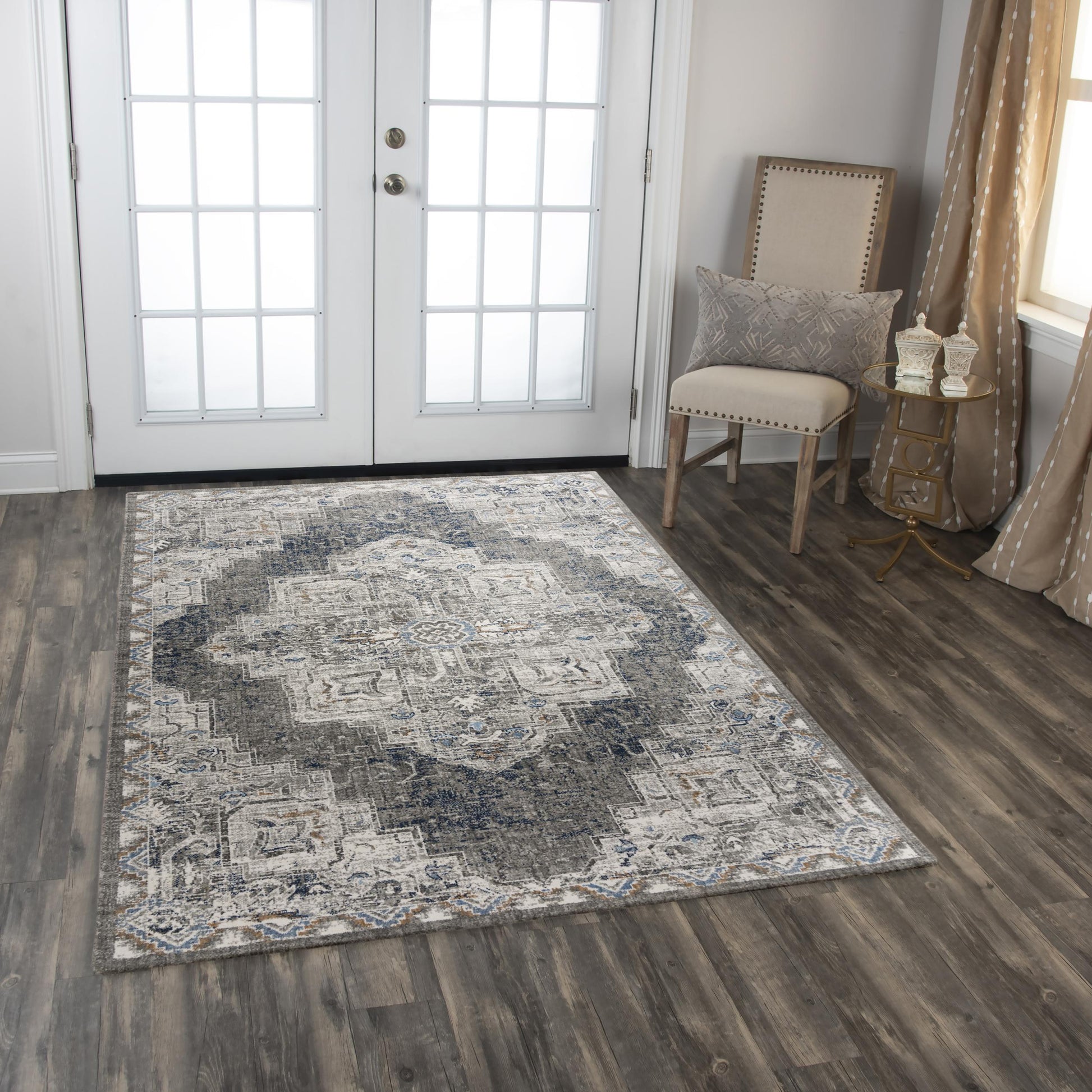 Traditional 8' x 10' rug.