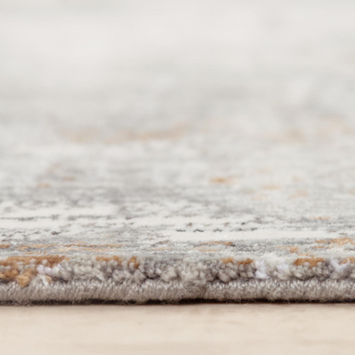 Contemporary rug, 10' x 13'.