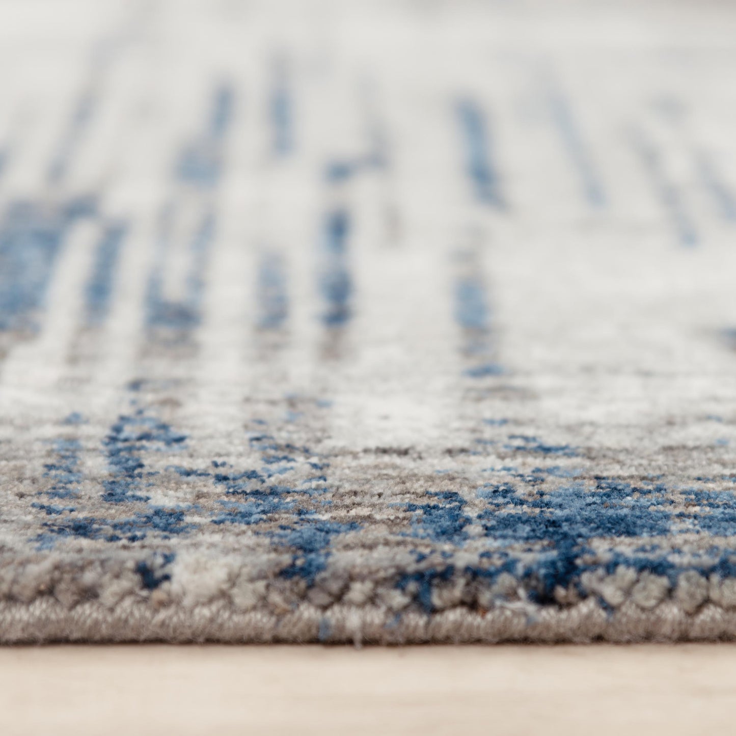 Contemporary rug, 5' x 8'.