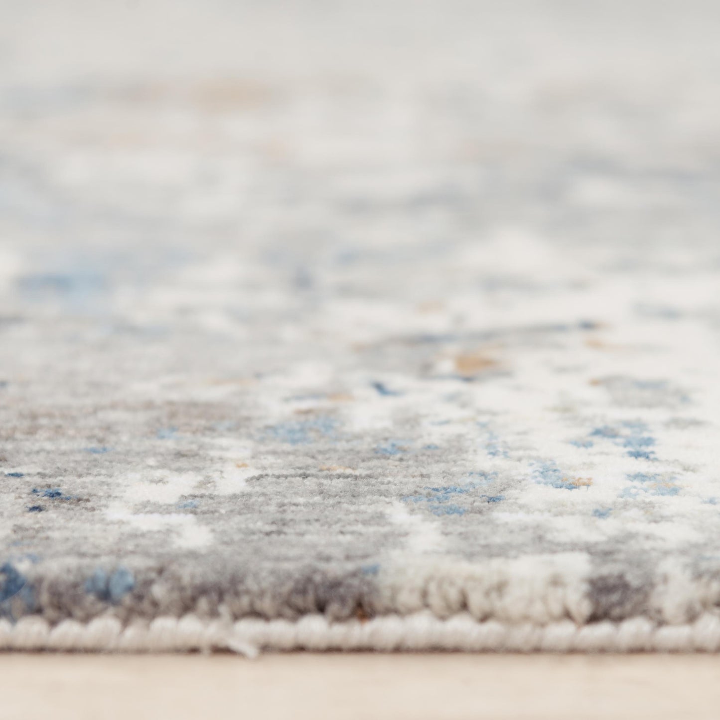 Rug, 5' x 8'.