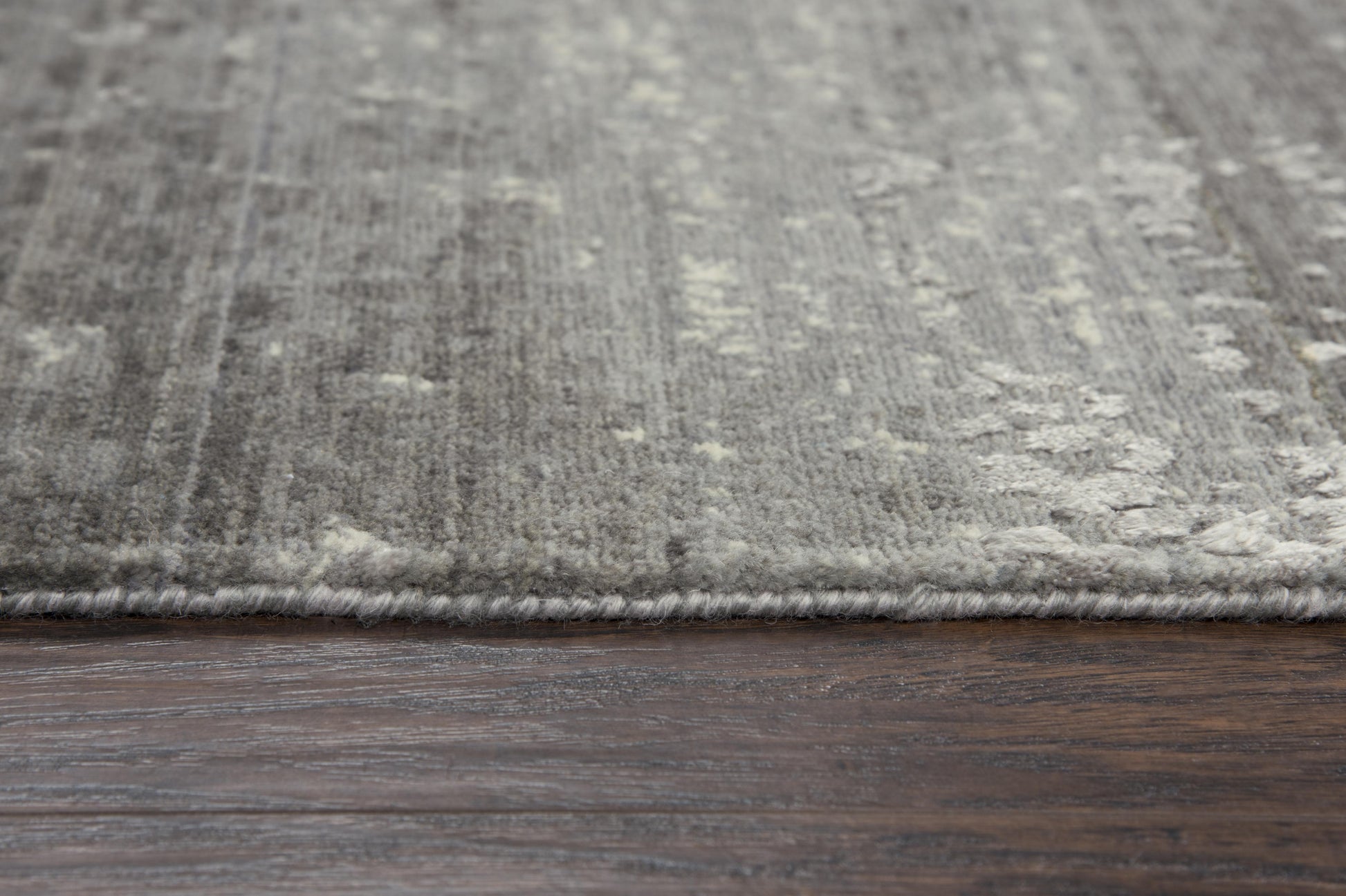 Artistry contemporary rug, 2' x 3'.