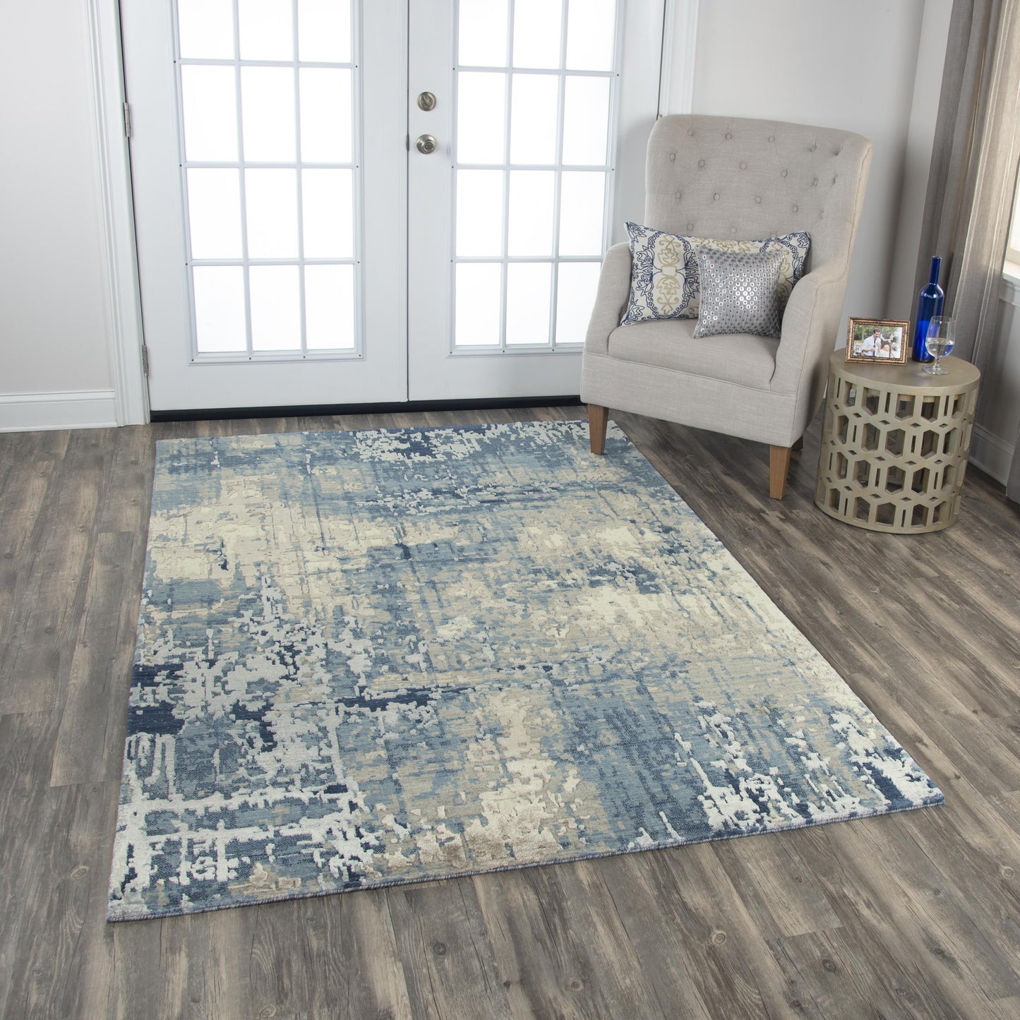 Rug, 8' x 10'.