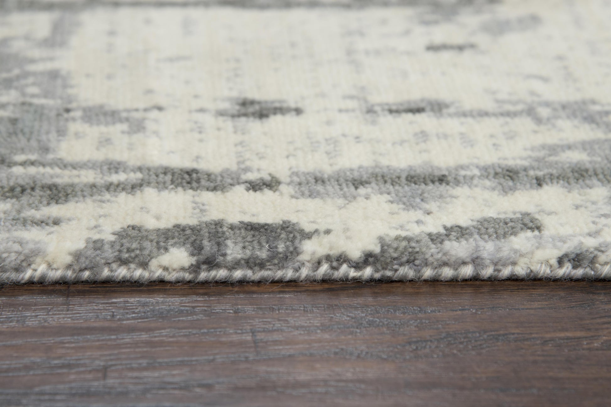 Contemporary rug, 2' x 10'.