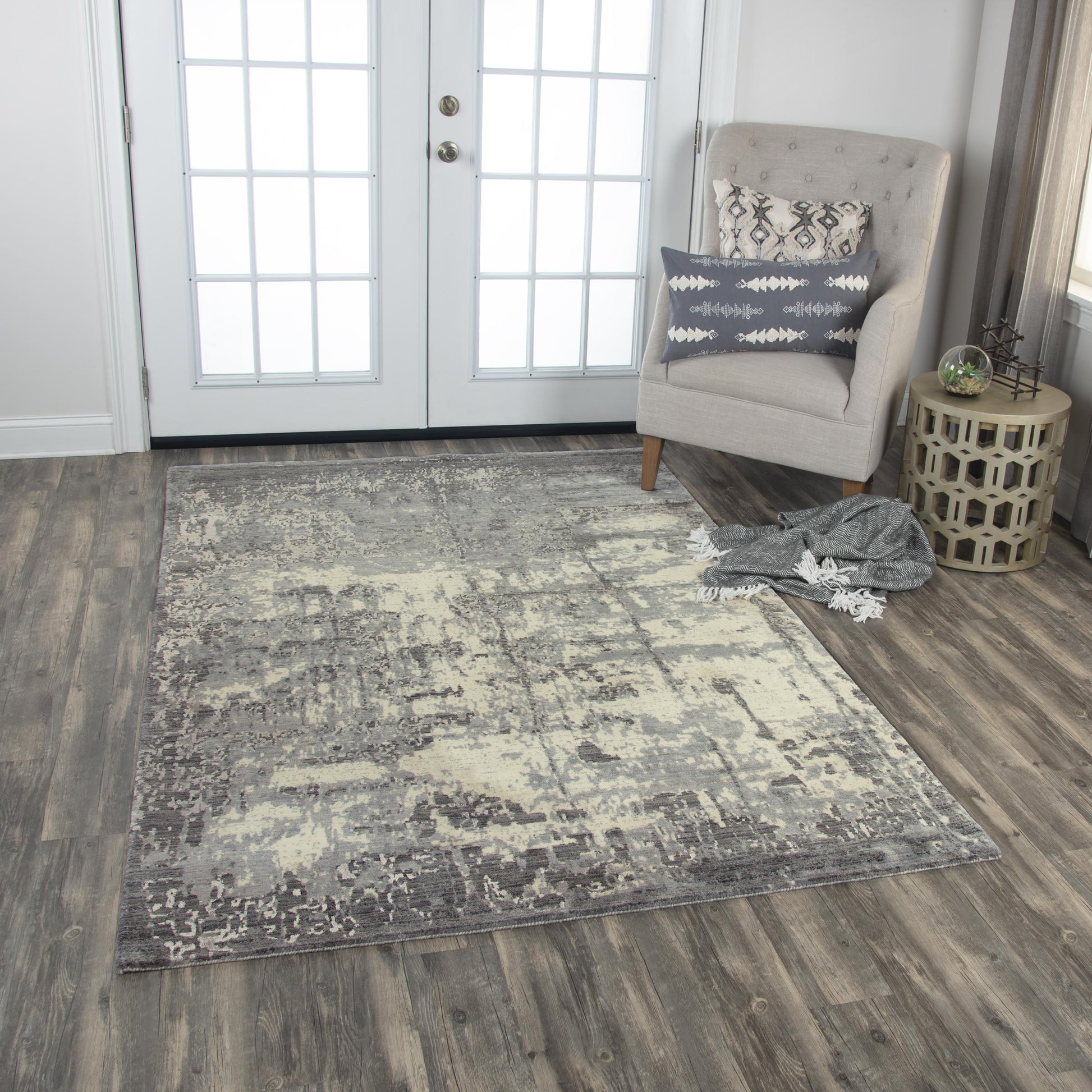Contemporary rug, 9' x 12'.