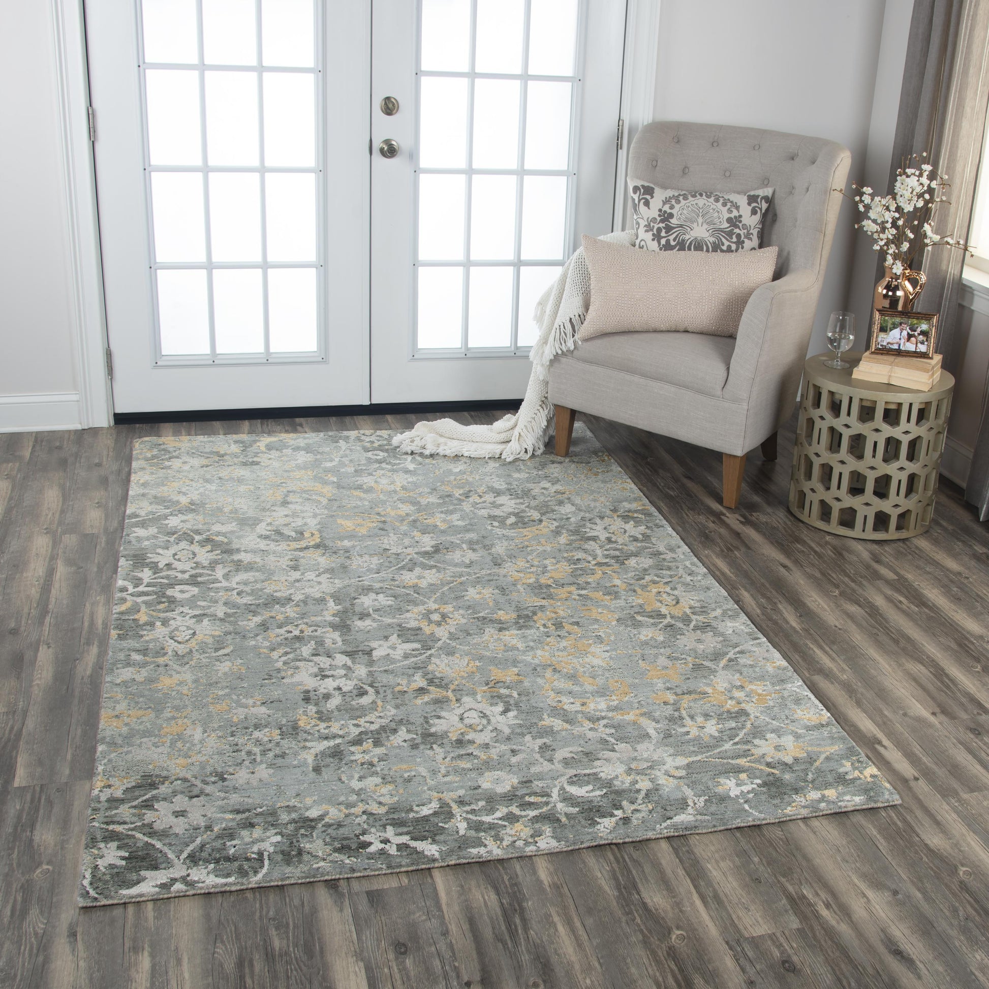Artistry Transitional area rug, 5' x 8'.