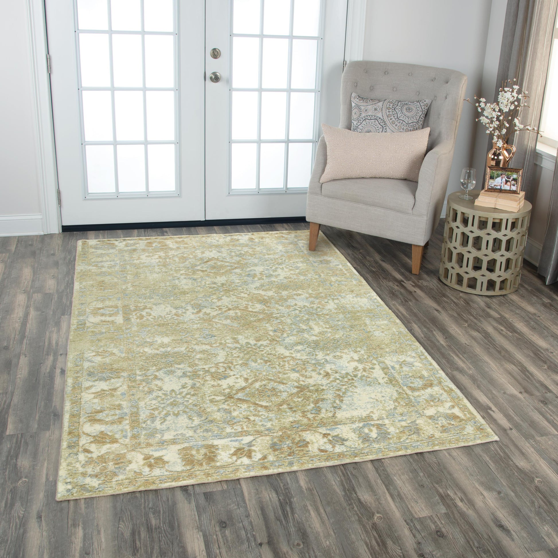 Traditional Artistry rug, 12' x 15'.