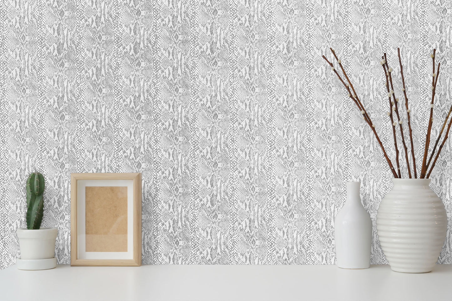 Vinyl wallcovering with Python Mylar pattern