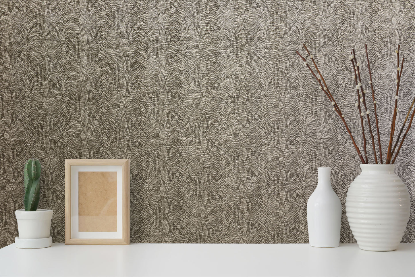 Vinyl wallcovering in Python Gloss finish