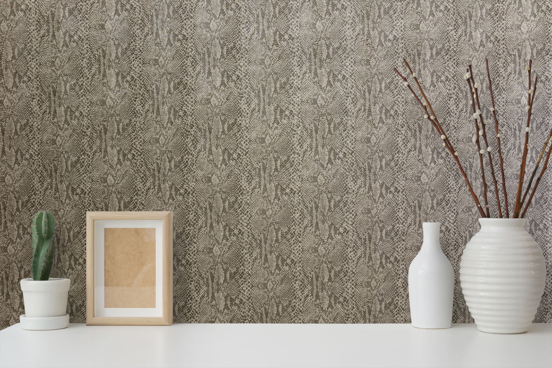 Vinyl wallcovering in Python Gloss finish