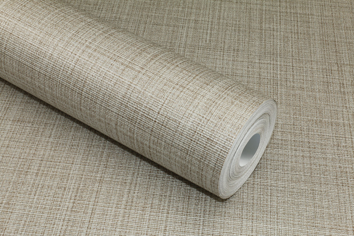Gold textured vinyl wallpaper with flax pattern and pearl finish, luxury wallcovering for modern living room and bedroom accent walls, woven texture wallpaper in warm gold tones, high-end interior design wall decor, durable USA-made vinyl wallpaper for elegant home styling.
Vinyl wallcovering in Flax Pearl, NJ26ATL-1025