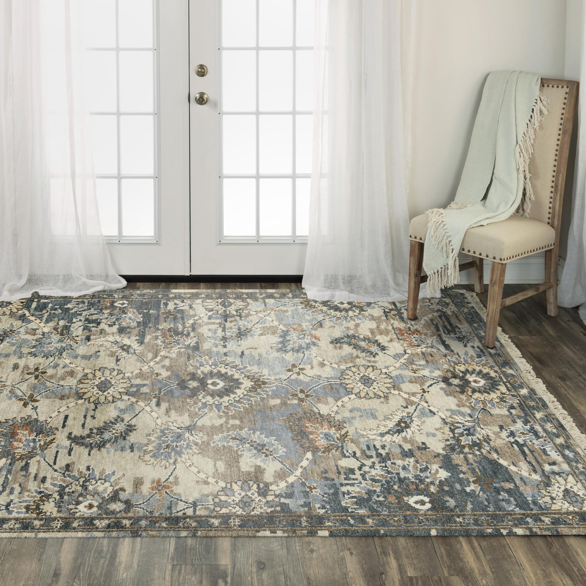 Ashton Traditional rug, 9' x 12'.