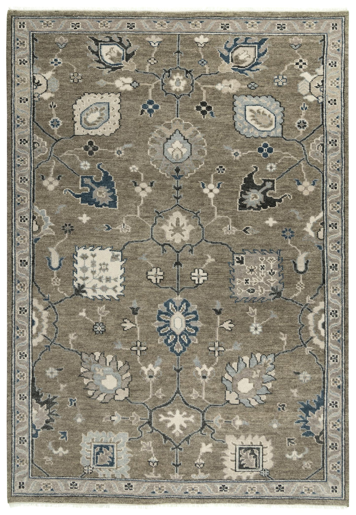 Ashton traditional rug, 2' x 3'.