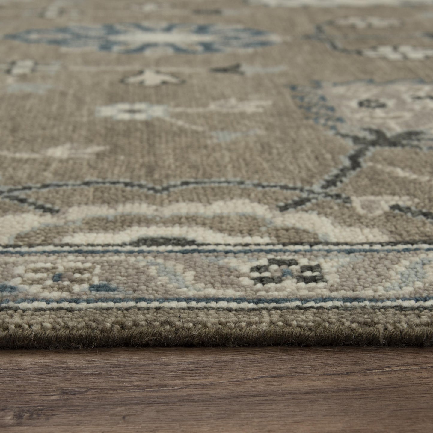 Ashton Traditional rug, 9' x 12'.