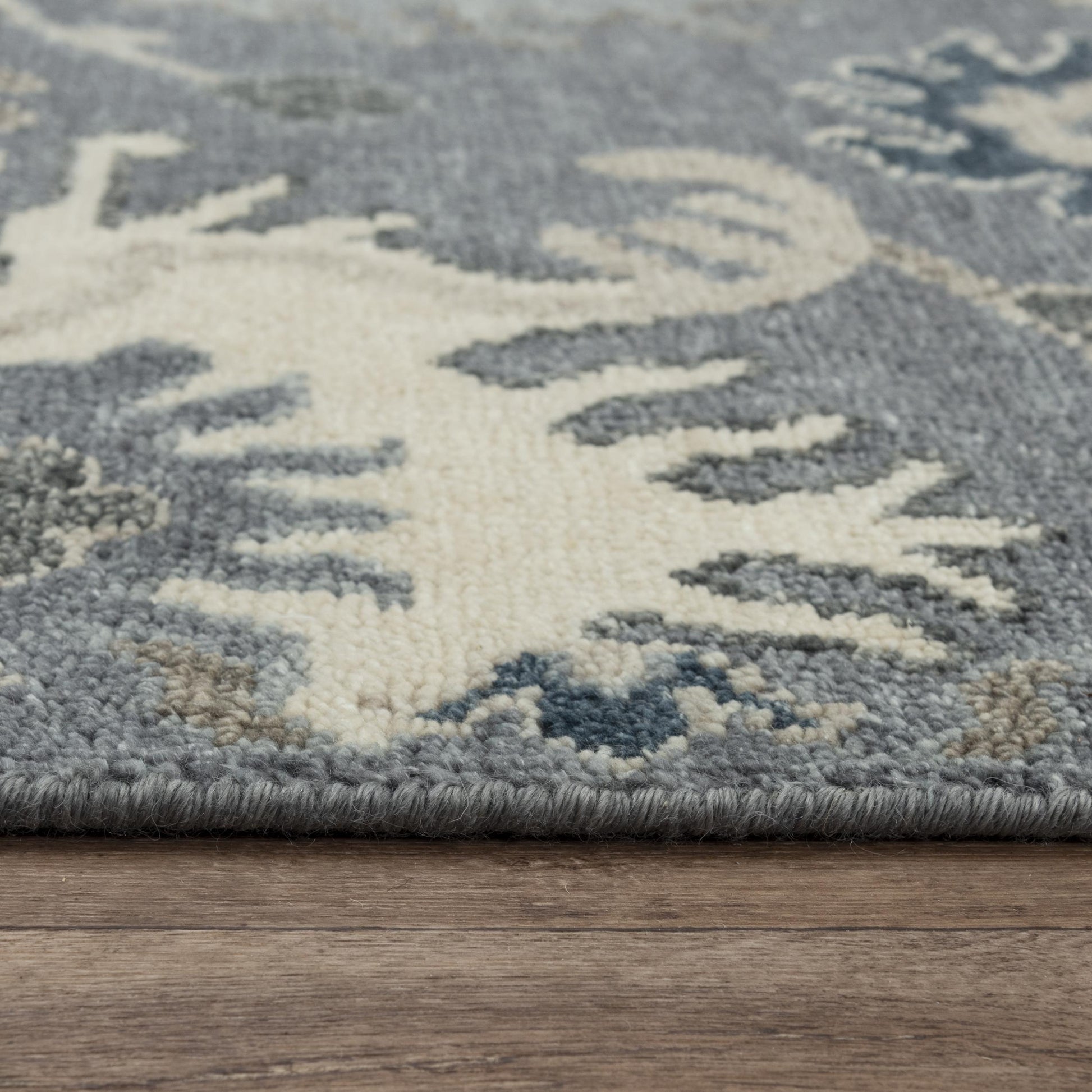 Ashton Traditional rug, 9' x 12'.