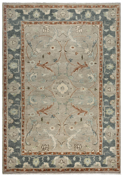 Traditional rug, 6' x 9'.