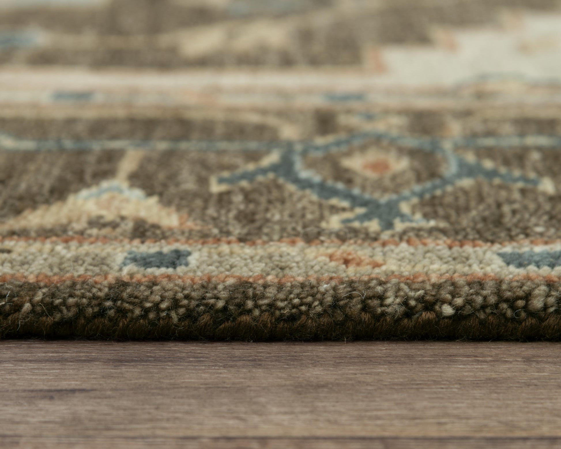 Traditional rug, 2' x 3'.