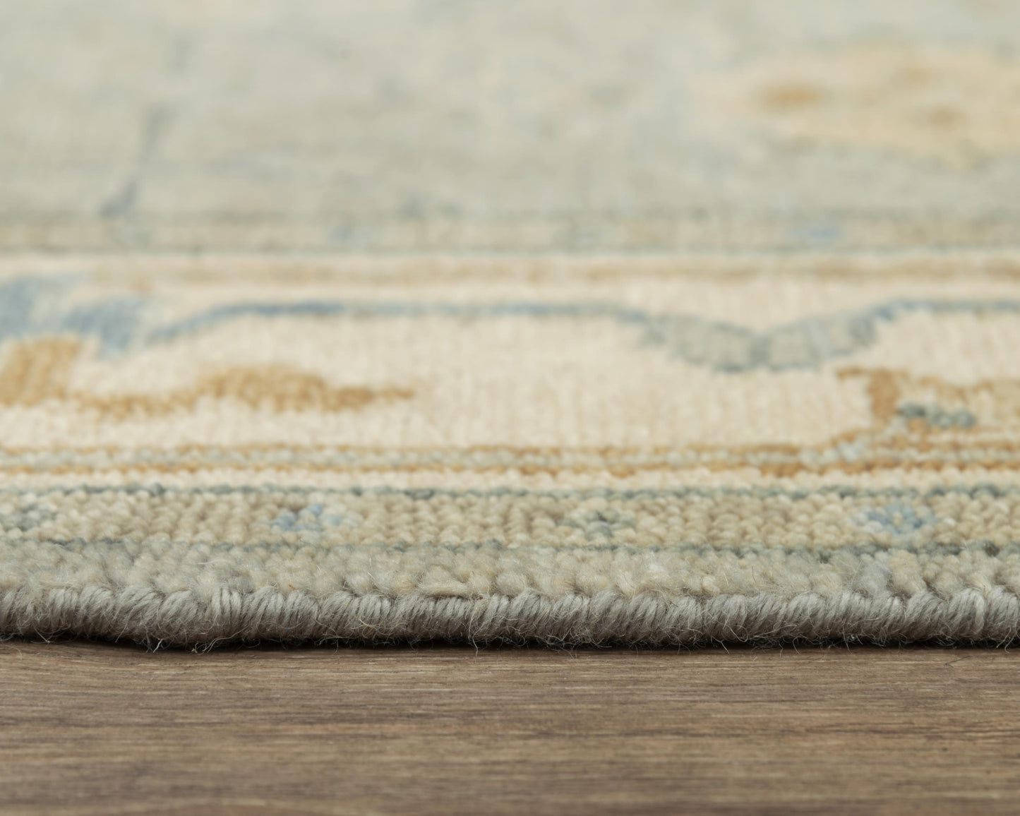 Traditional rug, 2' x 3'.
