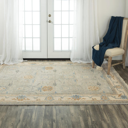 Traditional rug, 9' x 12'.