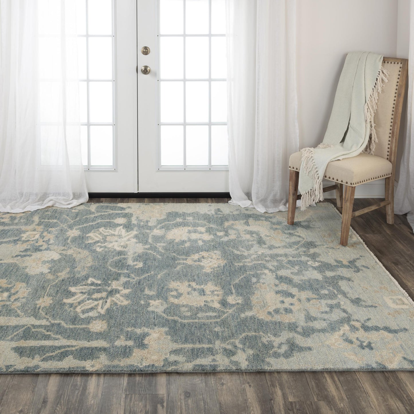8' x 10' transitional rug.