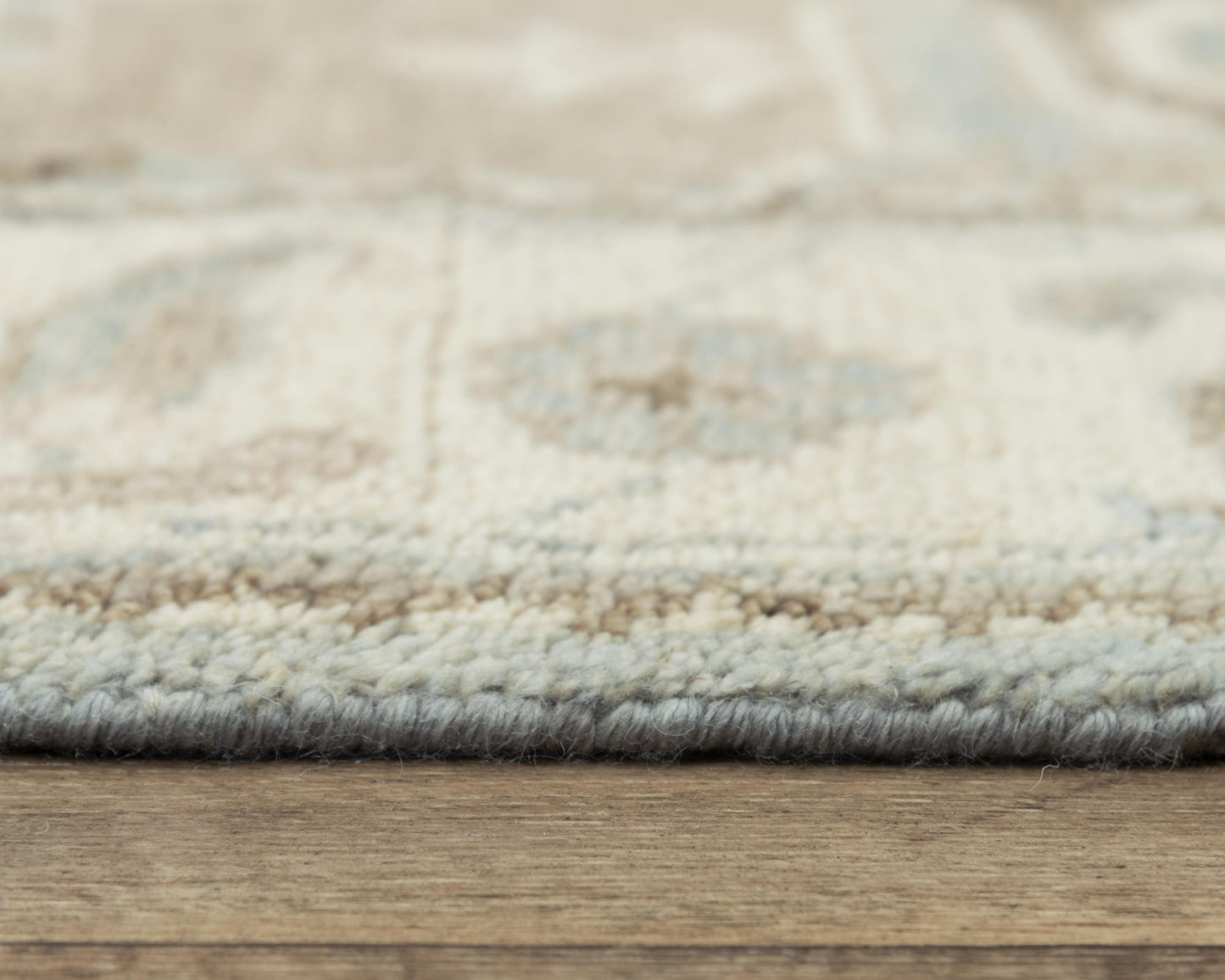 Belmont Traditional rug, 2' x 3'.