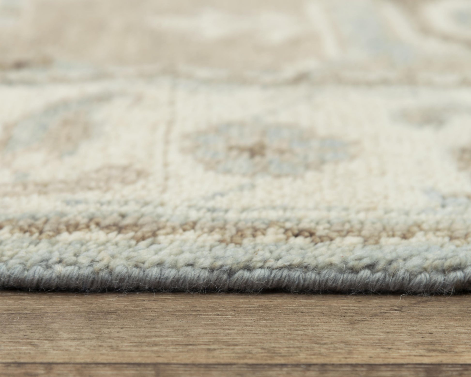 Belmont Traditional rug, 2' x 3'.