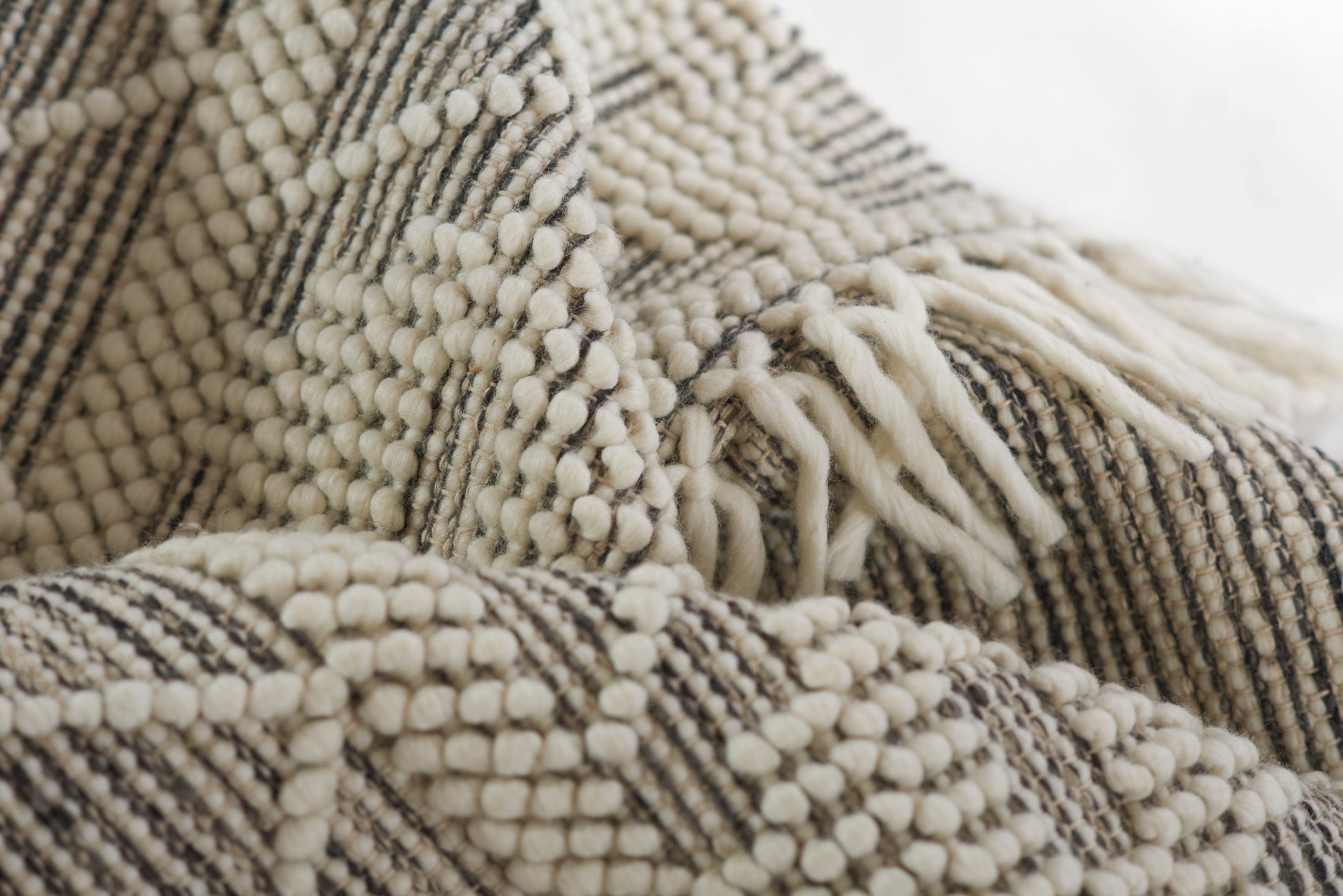 Chunky cream & charcoal woven rug with looped fringe, 2' x 3'.