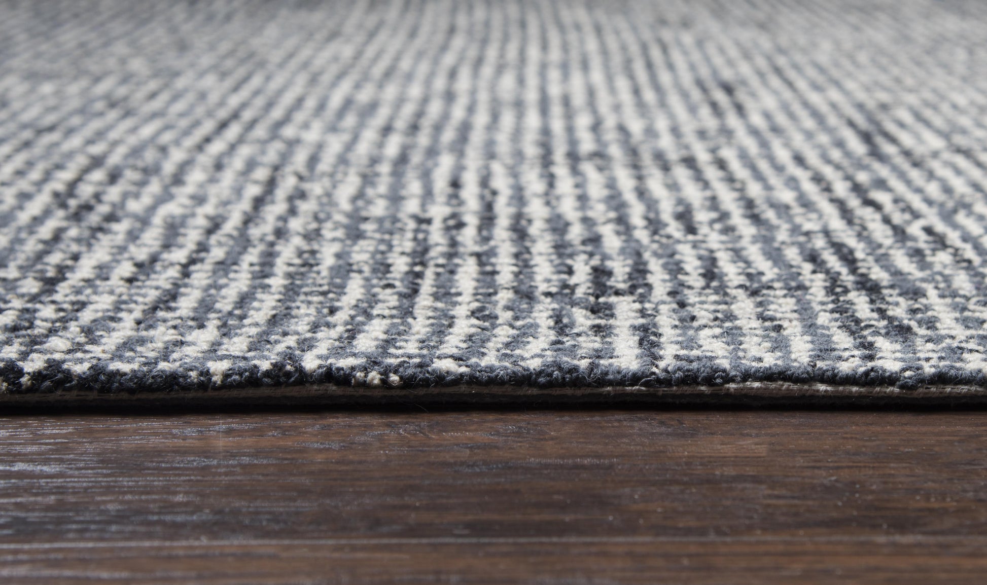 Casual rug, 8' x 10'.
