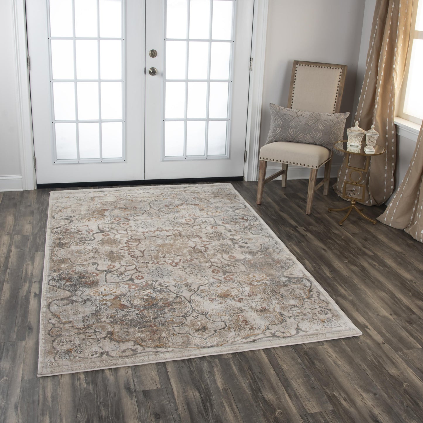 4' x 6' traditional rug.
