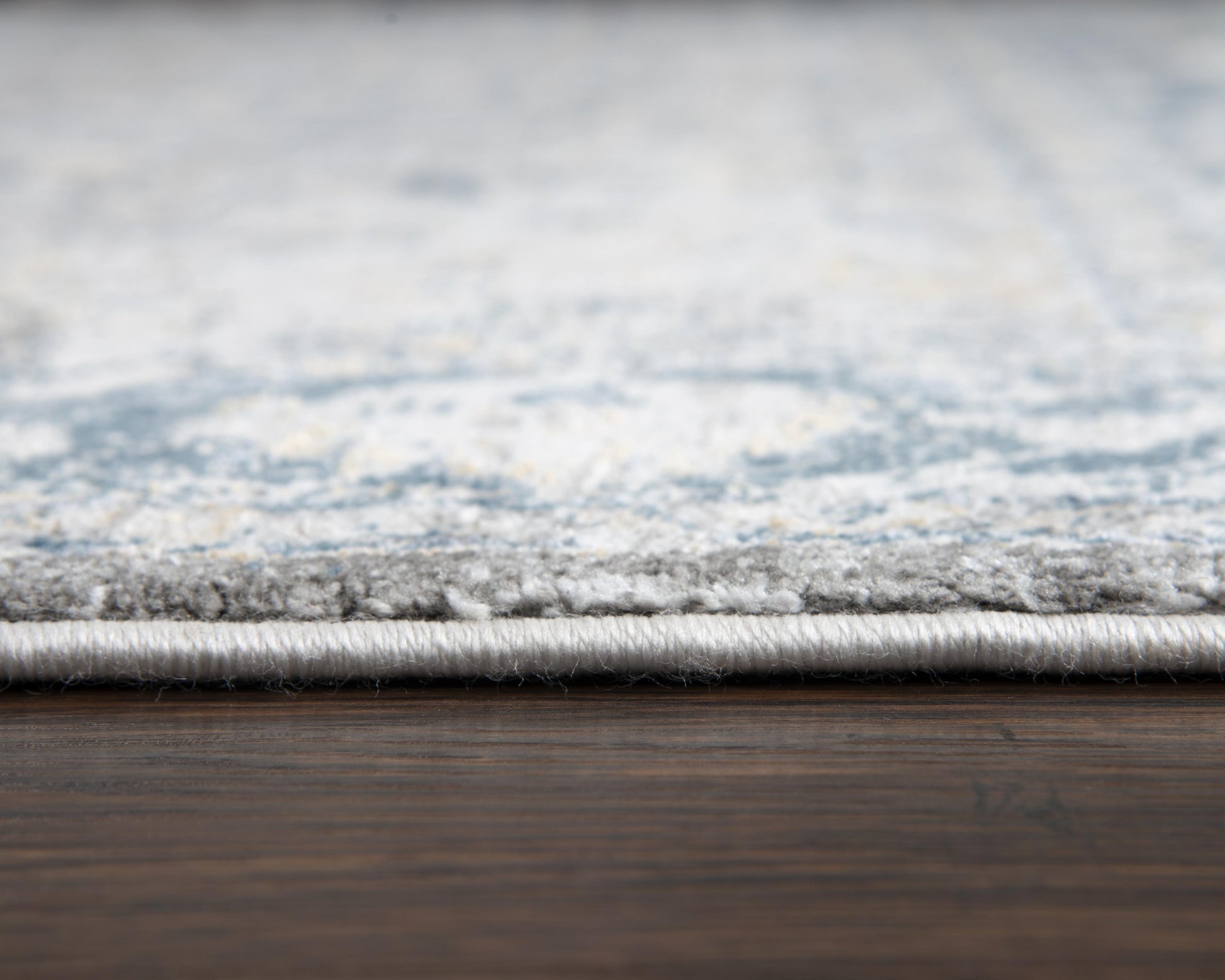 Bristol Traditional rug, 2' x 8'.