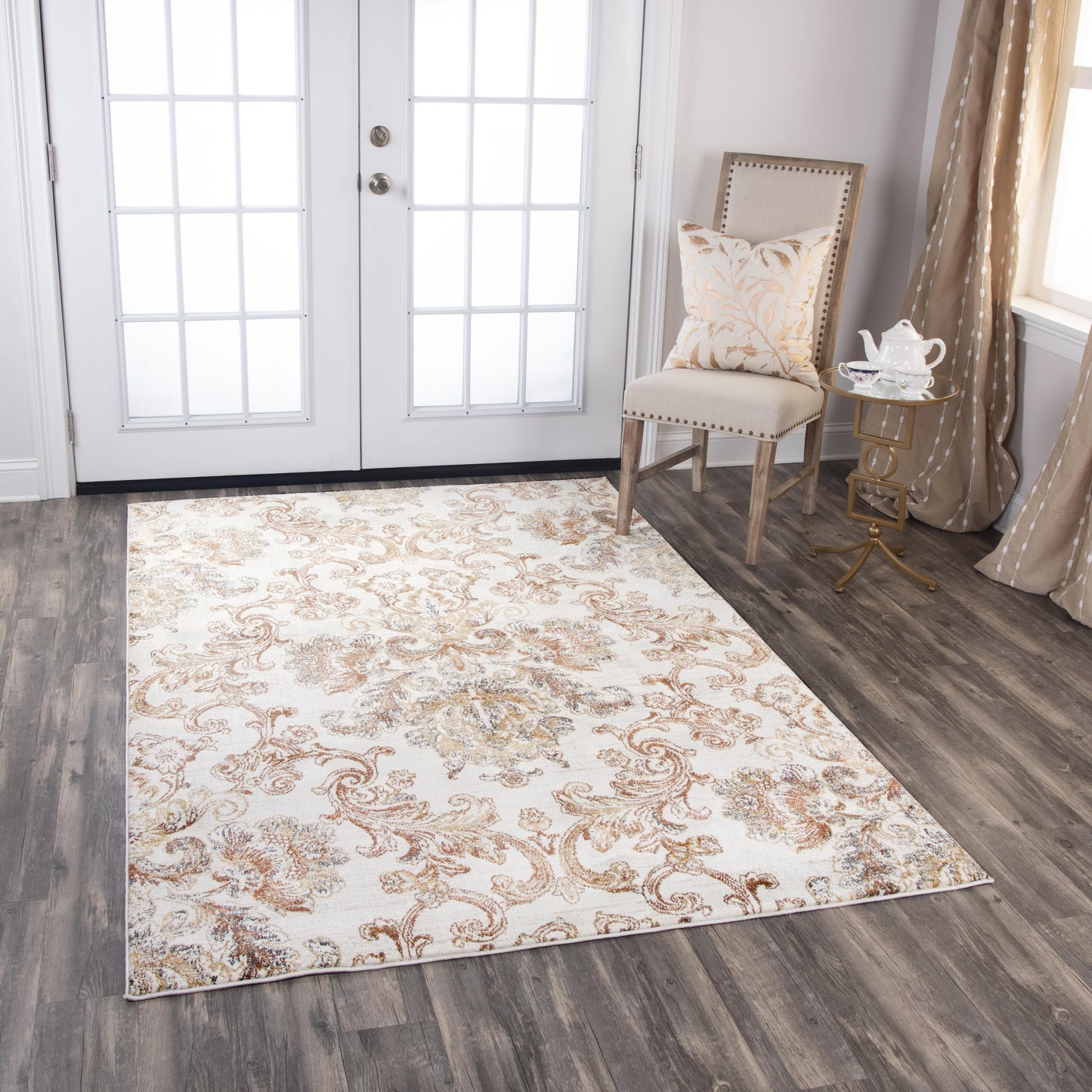 Bristol traditional rug, 4' x 6'.