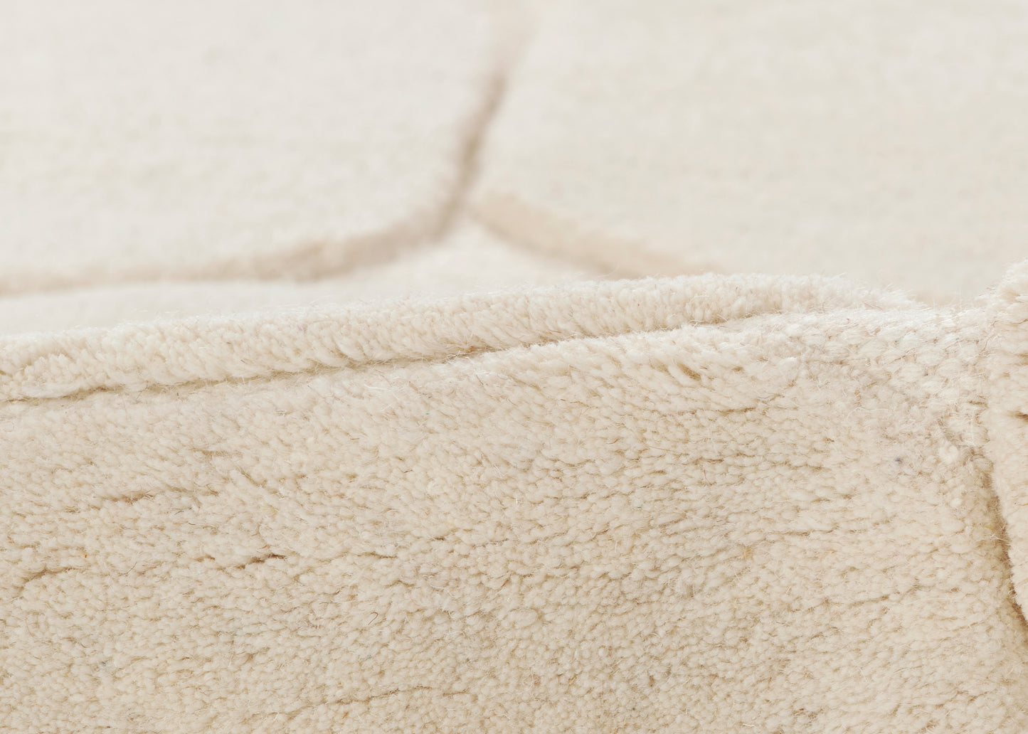 Momeni Canyon 5×8 hand-tufted wool area rug in ivory with high/low carved texture, organic pebble-inspired pattern for living room or bedroom decor, neutral natural wool rug enhancing contemporary and bohemian interiors.