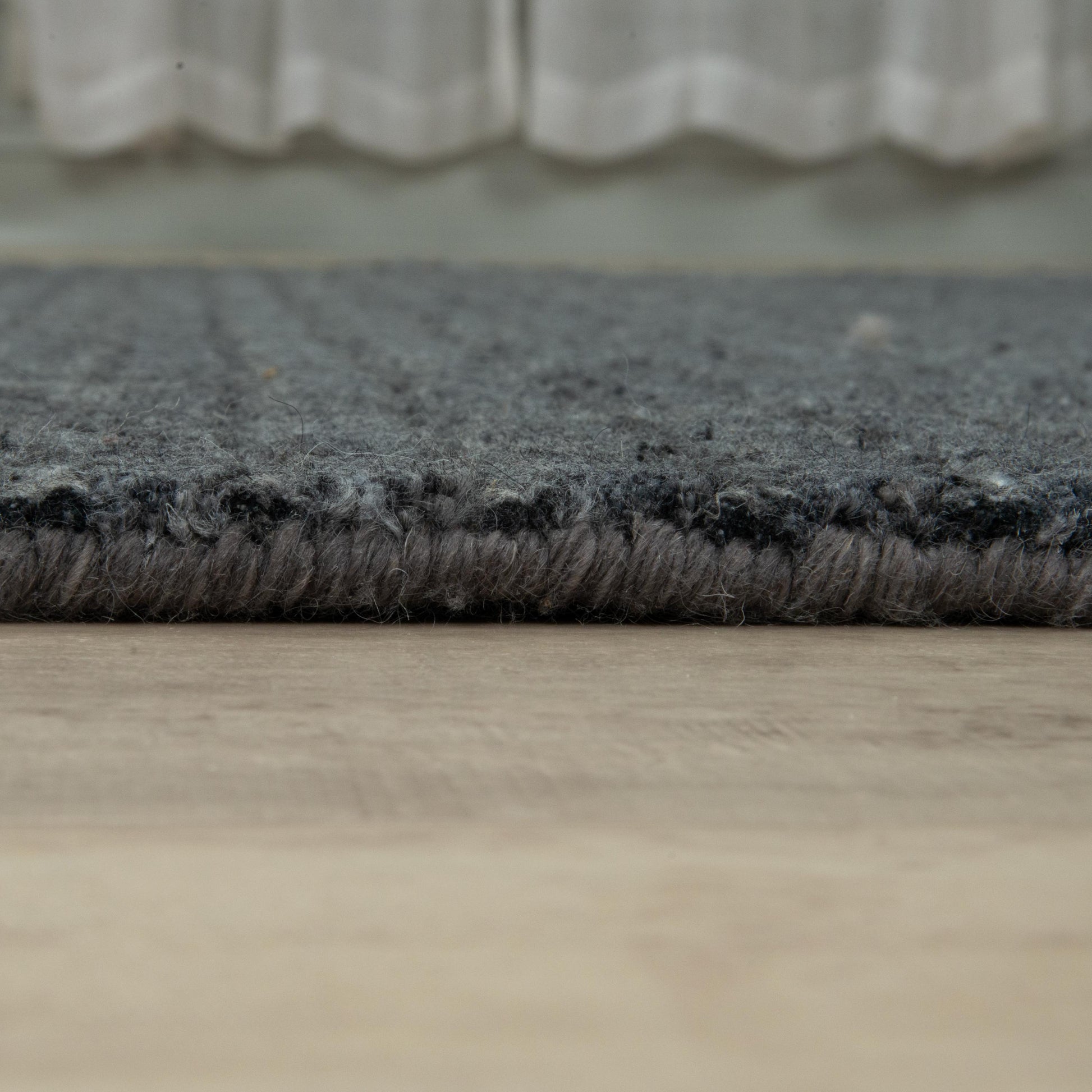 Cable casual rug, 4' x 6'.