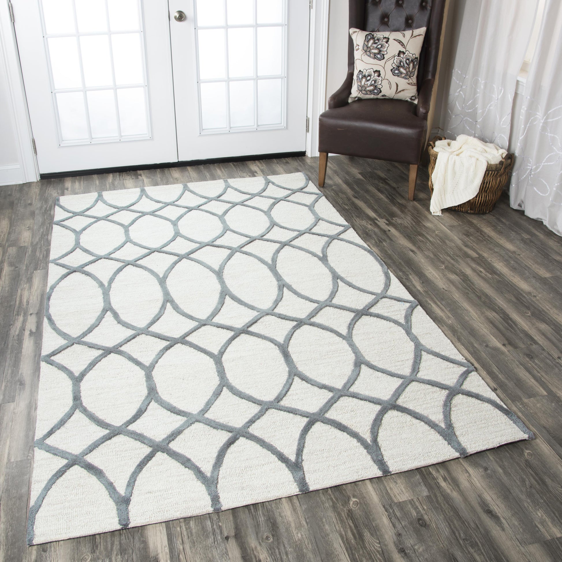 Contemporary rug, 10' x 14'.