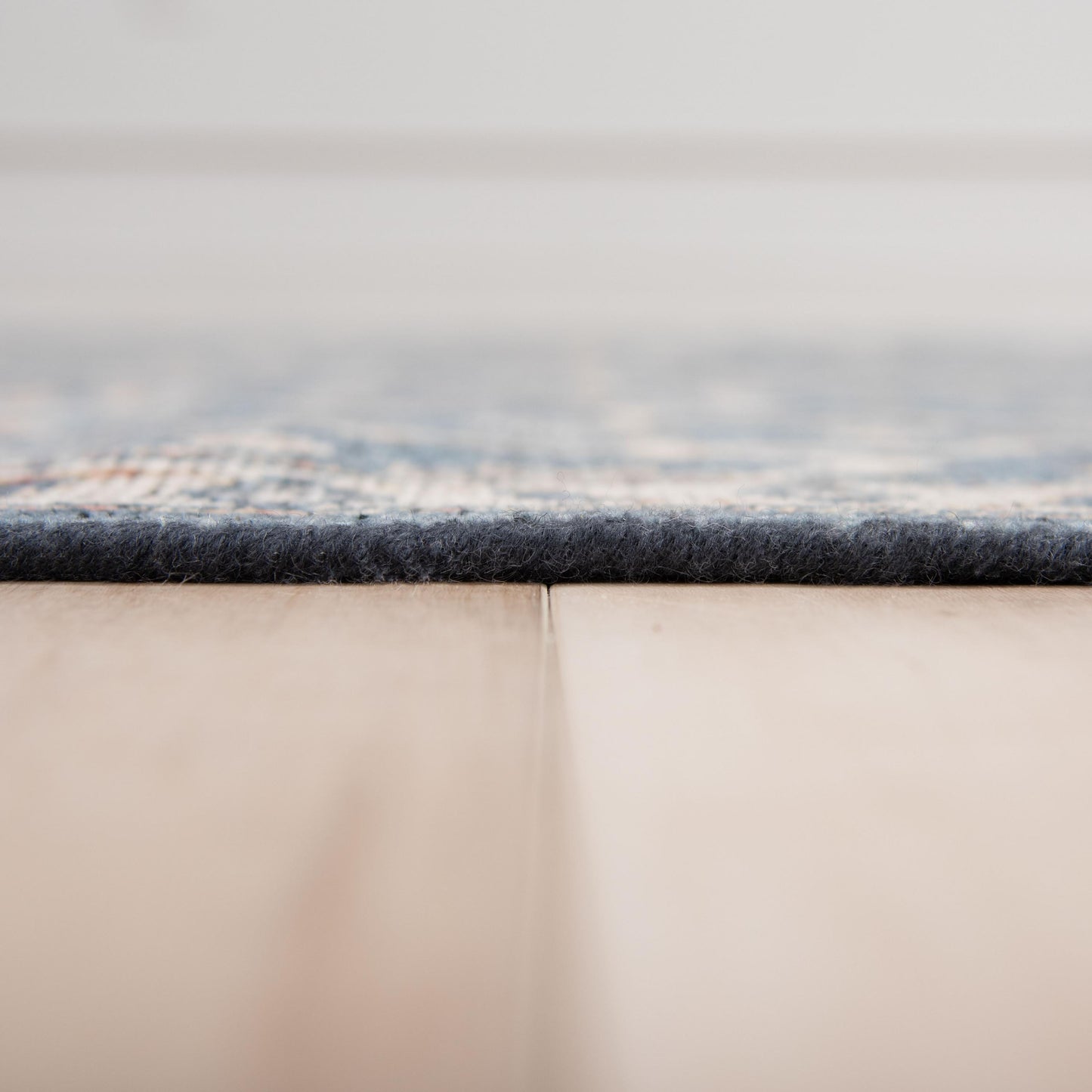 Traditional 8' x 10' rug