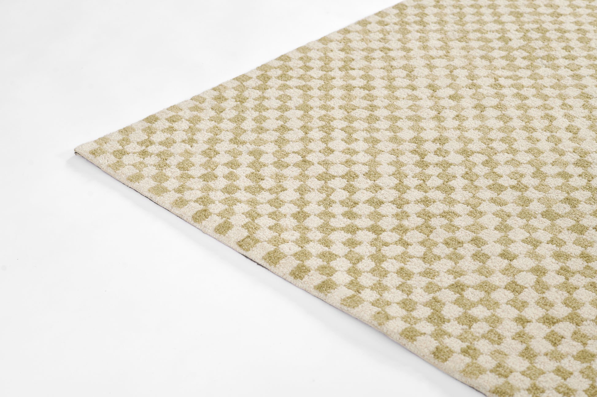 Beige rug with olive-green geometric diamond pattern; flat-weave, modern home decor.