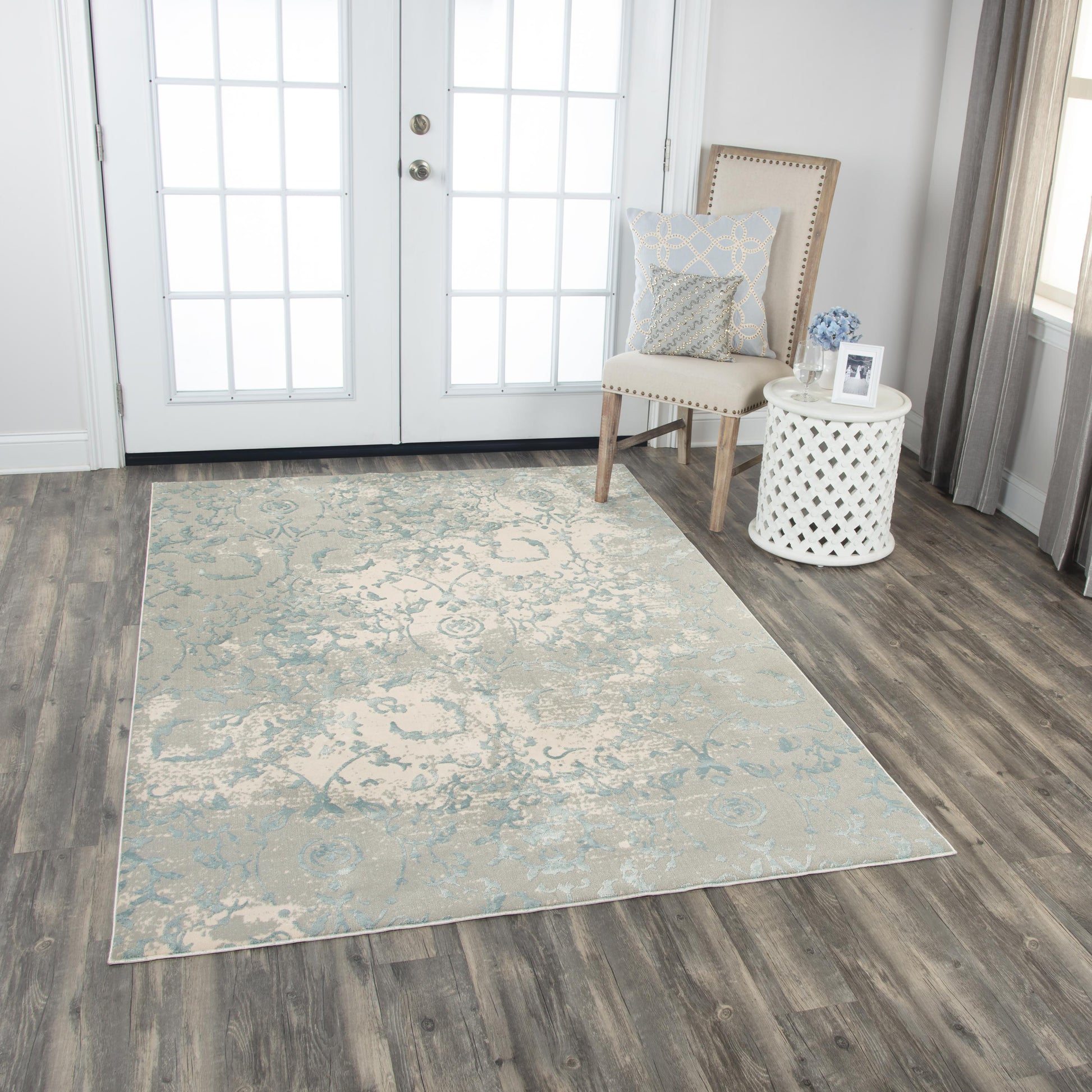 Transitional rug, 5' x 8'.