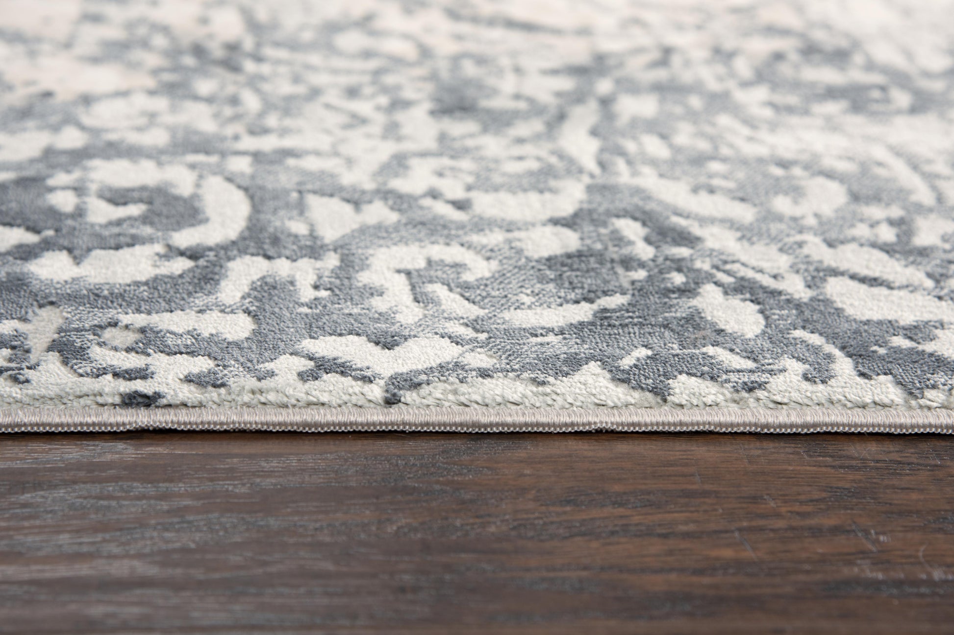 Chelsea Traditional rug, 5' x 8'.