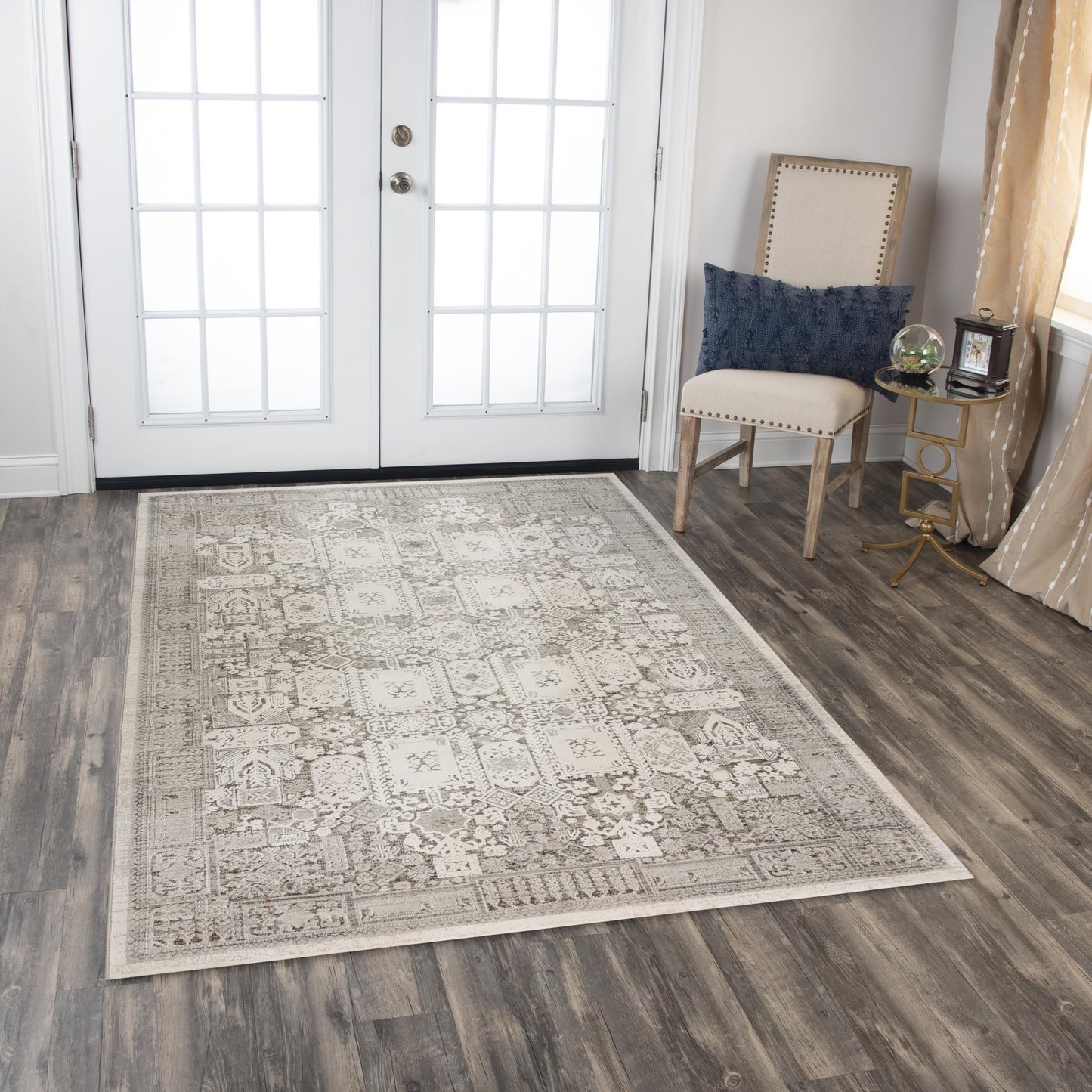 Calabria traditional rug, 7' x 10'.
