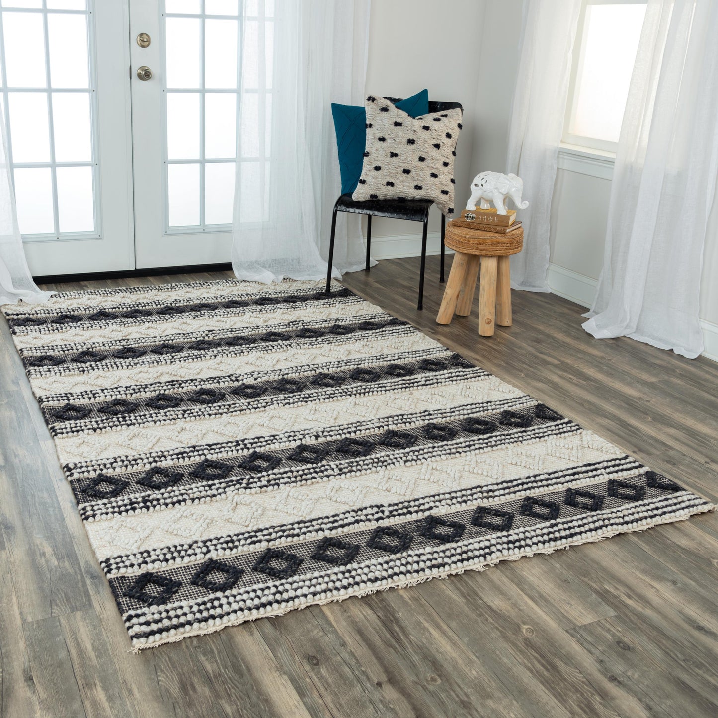 Rug, 9' x 12'.