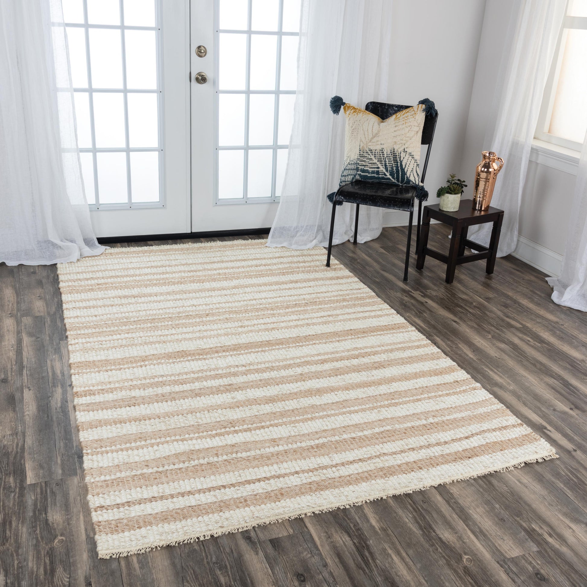 Casual rug, 8' x 10'.